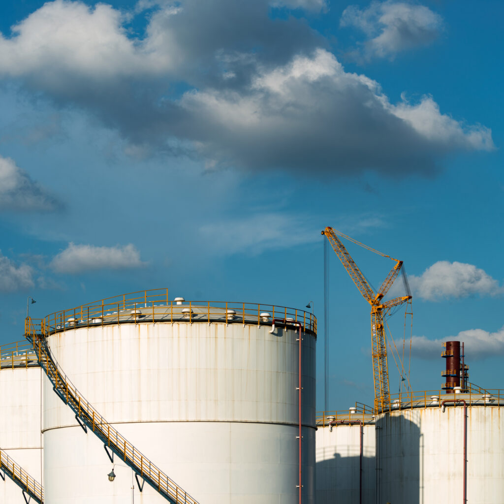 Oil price fluctuates ahead of Trump's Iran deal deadline